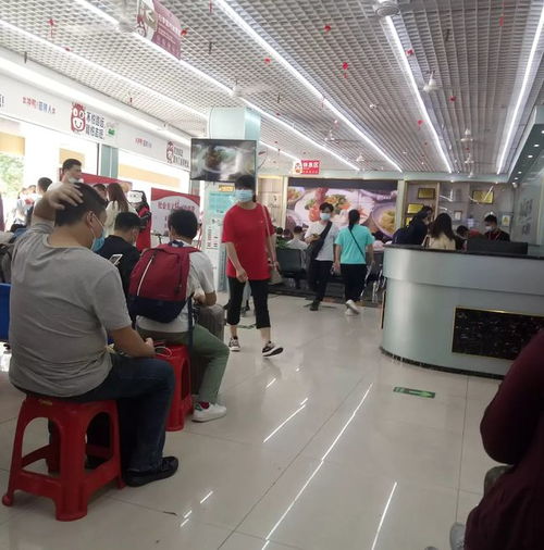 東莞電子廠門前求職長龍引熱議 網友向往的背后，日用家電零售行業亦現新機遇